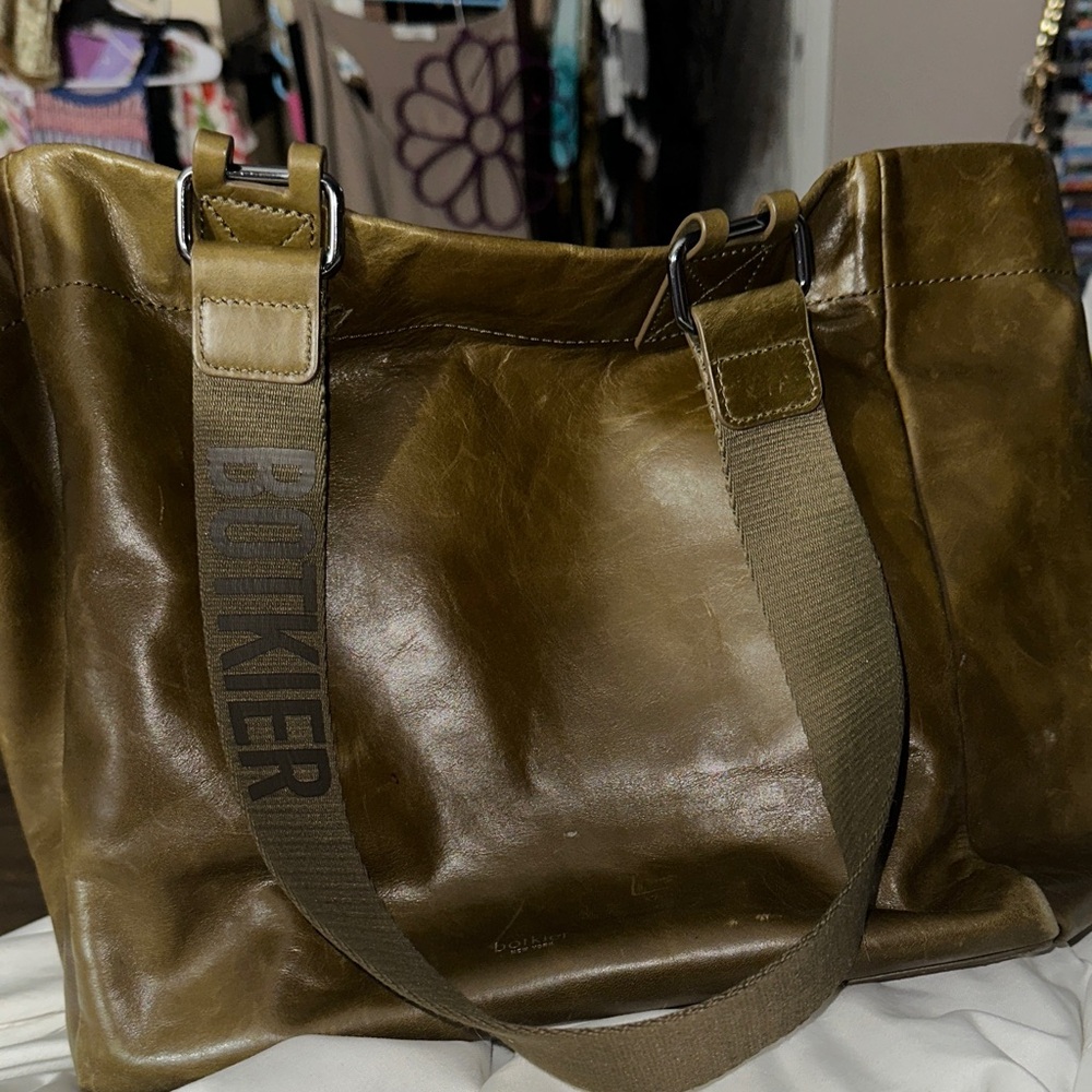 Botkier olive green huge leather tote gunmetal accents strap has botkier on it - Picture 14 of 14